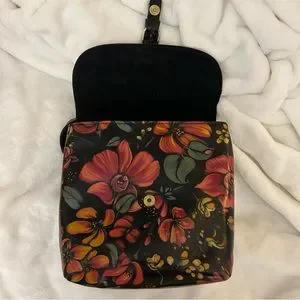 Patricia Nash small tropical print leather backpack PATRICIA NASH “VATONI” SMALL CONVERTIBLE BACKPACK... | Depop main image 3